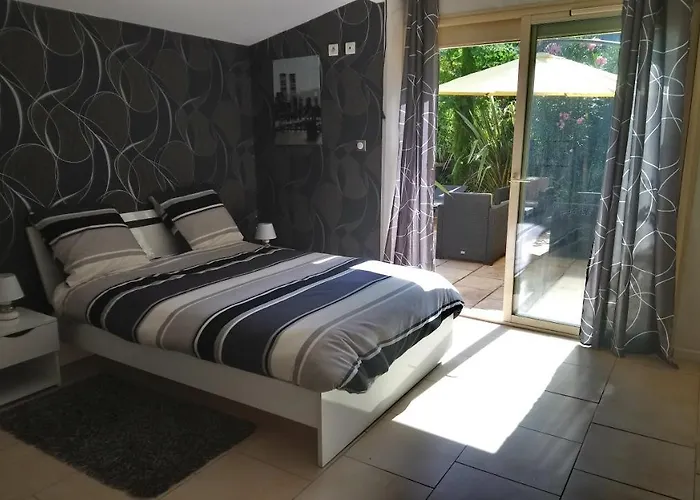 Le Patio D'olivier לינה וארוחת בוקר